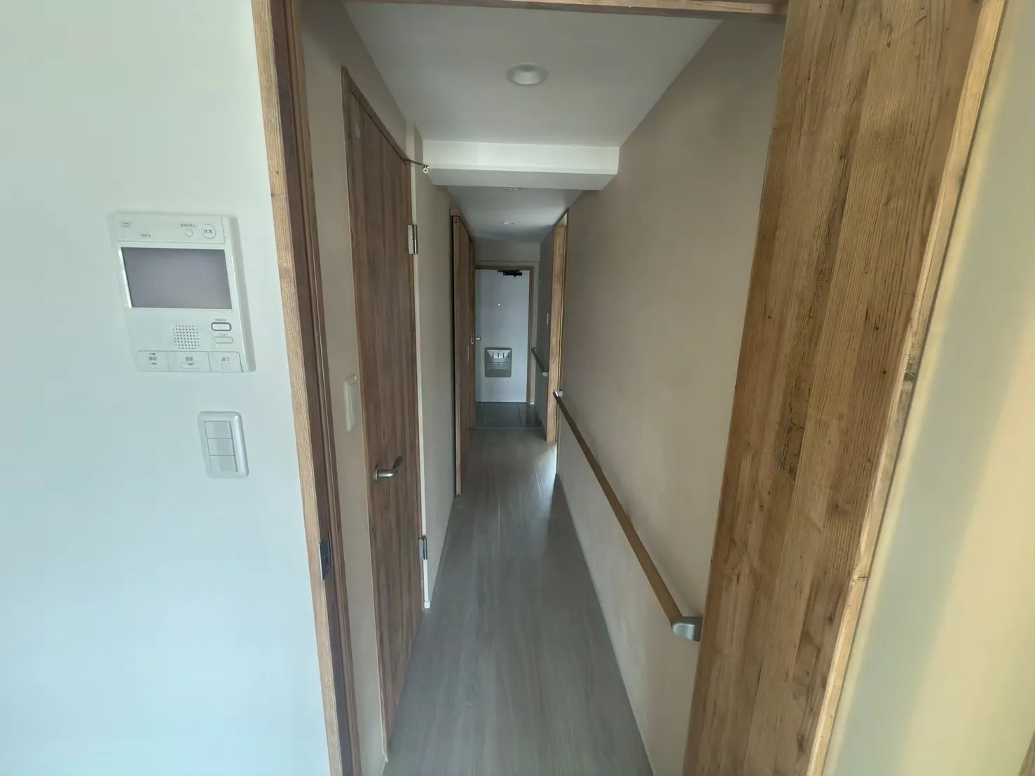 今回は相模原市にて廊下の表層のリフォームをしました!